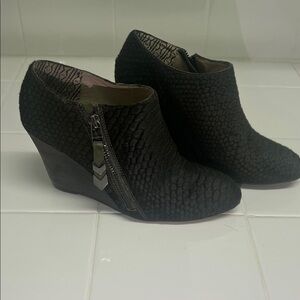 Matt Bernson Black Textured Wedge Booties